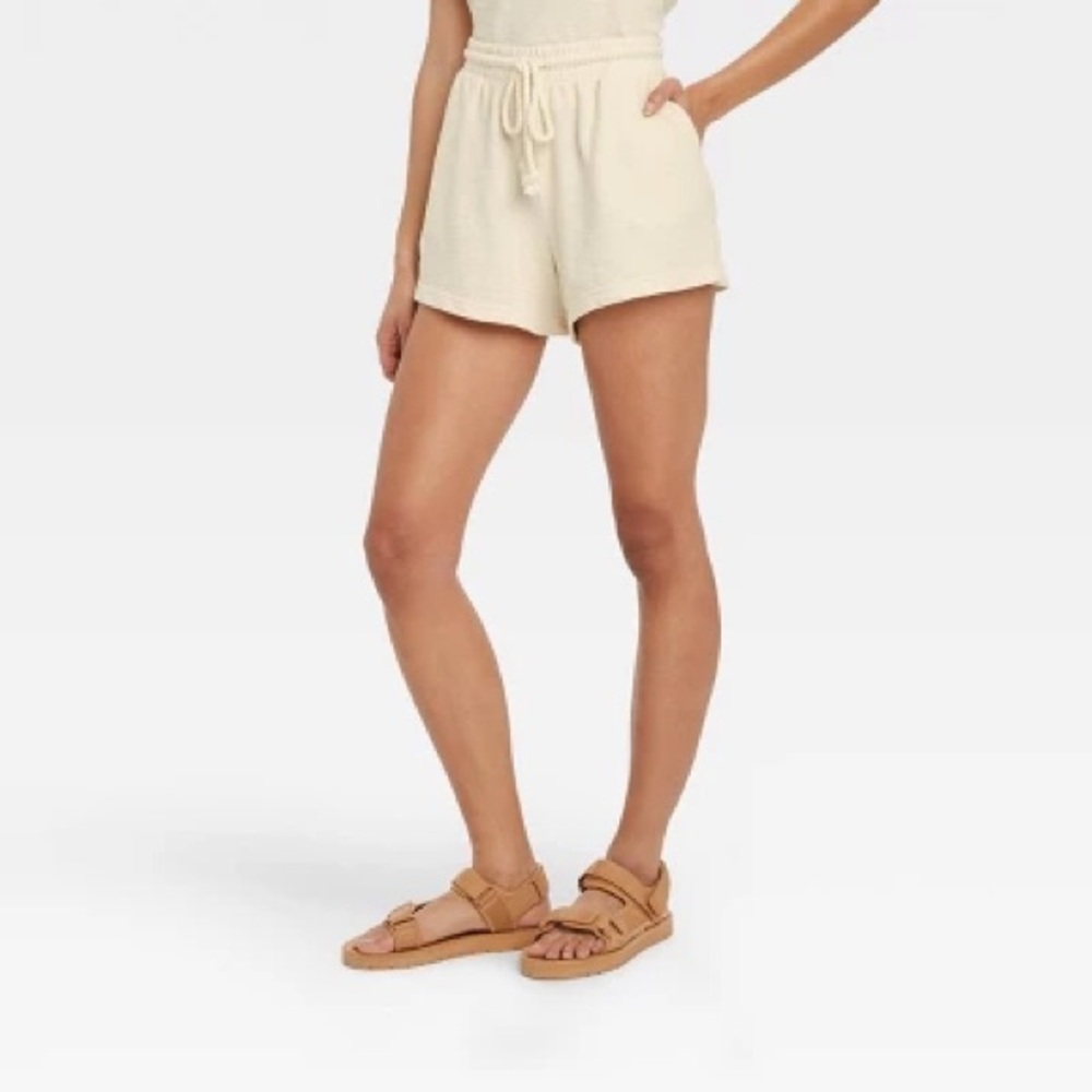 Women's High-Rise French Terry Pull-On Shorts - Universal Thread Cream M, NWT